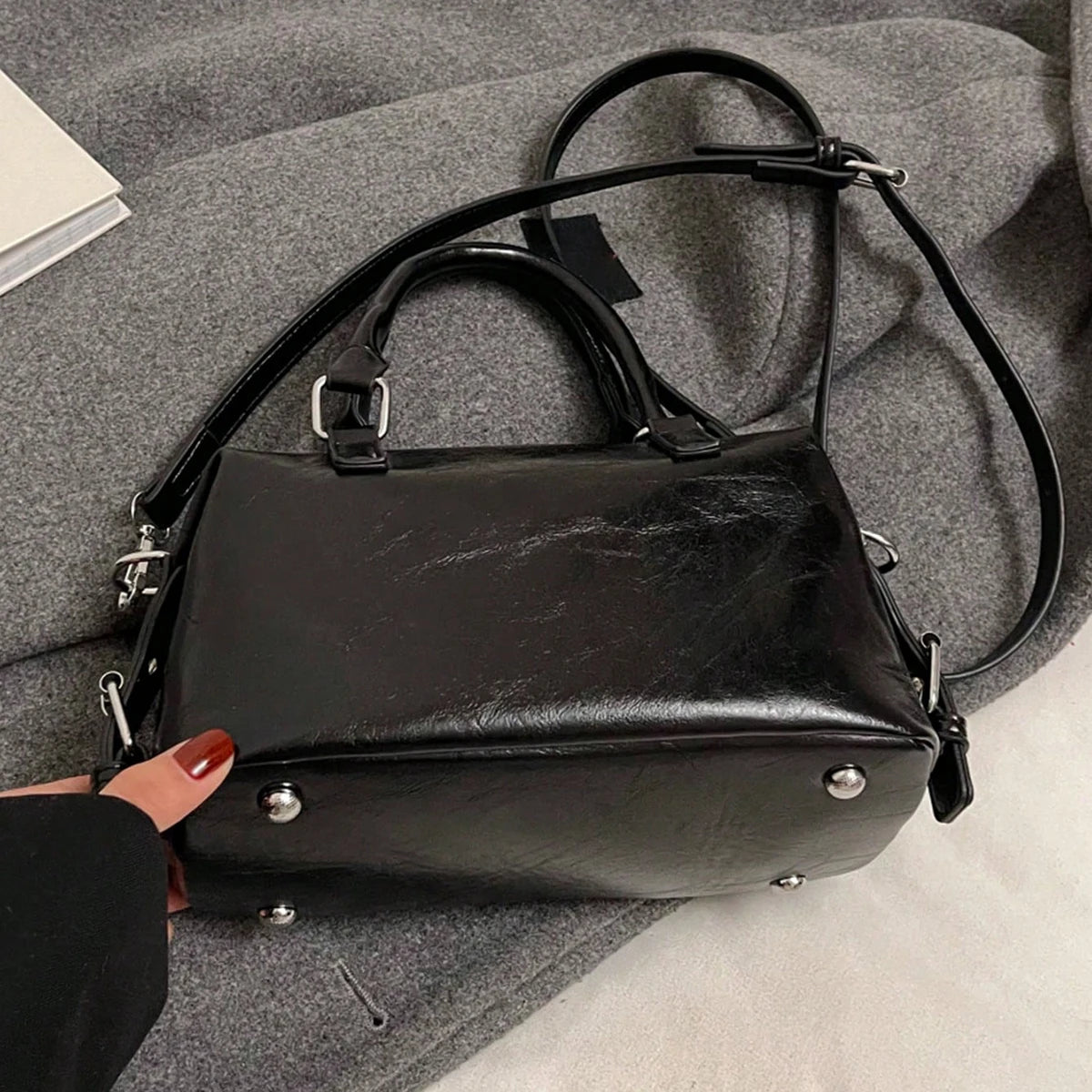 Retro fashion high-value handbag daily versatile simple personality pillow bag elegant temperament trendy ladies crossbody bag